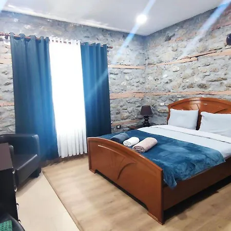 Julia's Village Apartamento Korce